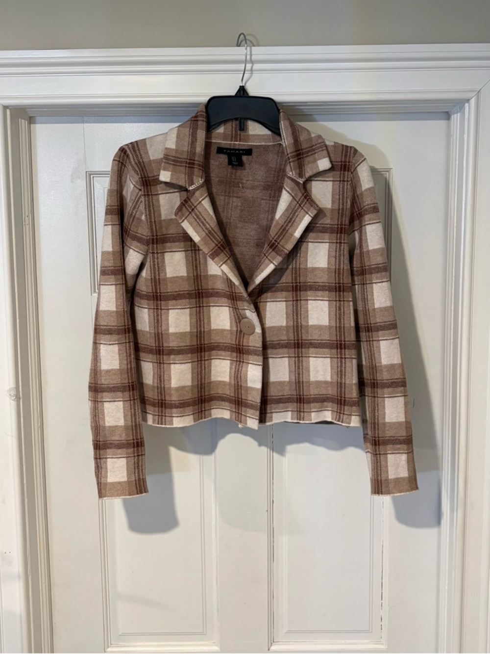 Tahari Plaid Jacket Small (brown and tan}